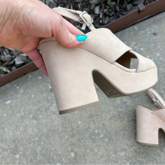 Dolce Vita Nude Suede Platform Sandals - Picture 5 of 8